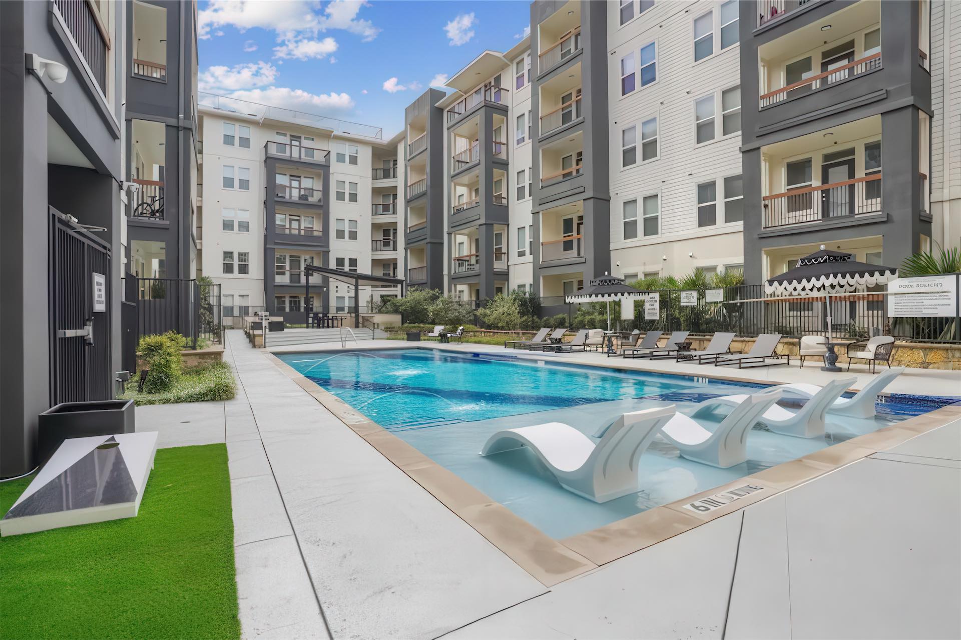 4000 Hulen Photo 02